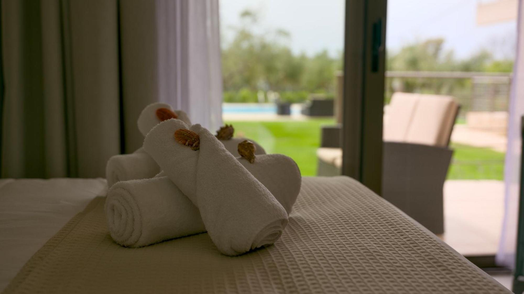 Three Charites Resort Gialova Zewnętrze zdjęcie